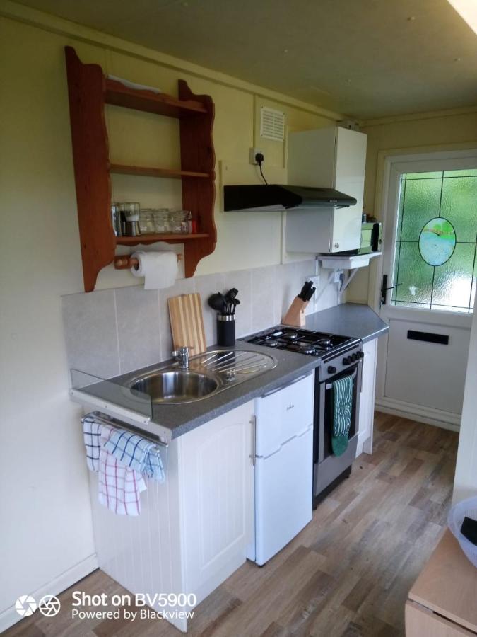 Peaceful Ensuite Lakeside Cabin 'Tench' Hadlow Down Extérieur photo